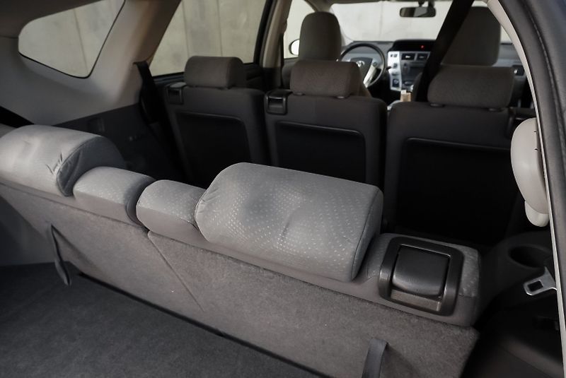 Toyota Prius 1.8 HYBRID 7míst - fotka 26 z 34