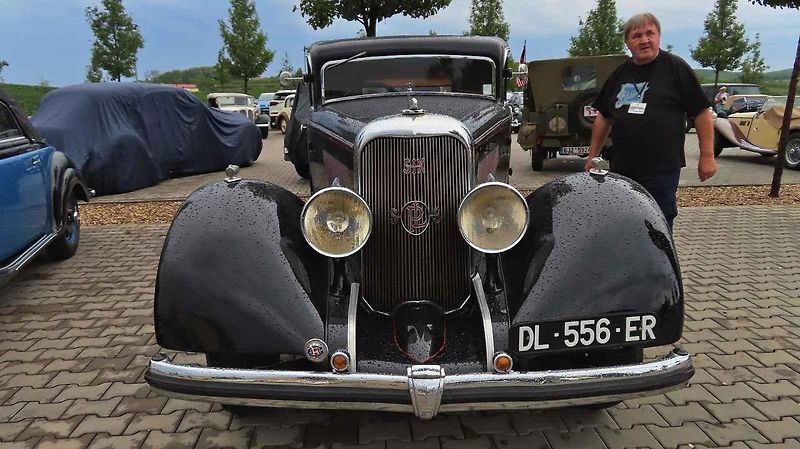 Pálavský Oldtimer přilákal na Břeclavsko desítky elegantnch veteránů.