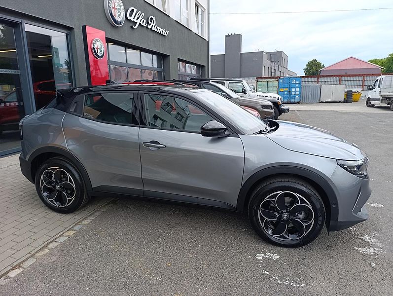 Alfa Romeo Junior (2026) Ibrida 1,2 145k eDCT6 - fotka 6 z 20