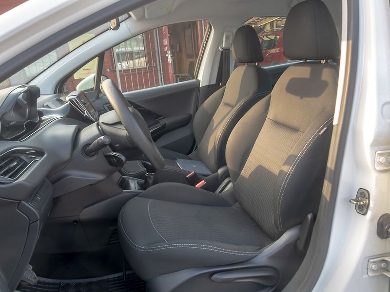 Peugeot 208 (2017) ČR 1.6HDI 55KW – SERVISKA - fotka 13 z 43