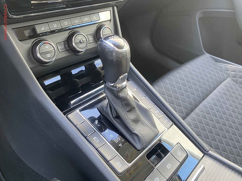 Škoda Superb (2017) 2.0 TDi, Style, DSG, bixen - fotka 17 z 20