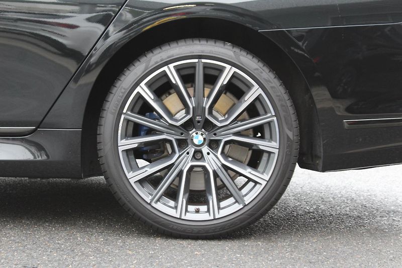 BMW Řada 7 740Ld xDrive Sedan - fotka 6 z 29