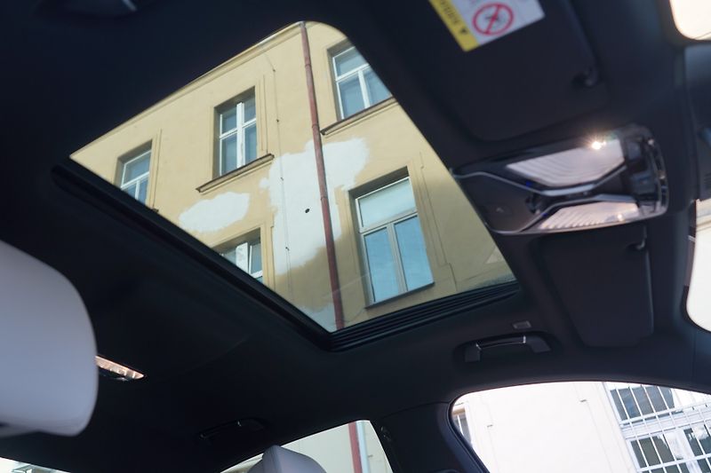 BMW Řada 7 745e H&K Panorama ZÁRUKA - fotka 22 z 42