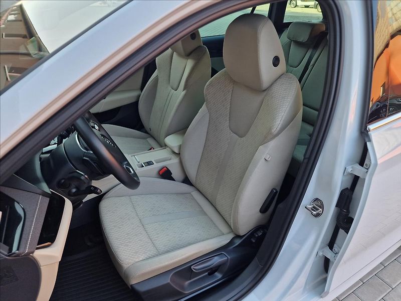 Škoda Octavia 2.0 TDI DSG Style,ČR,1.Maj - fotka 38 z 50