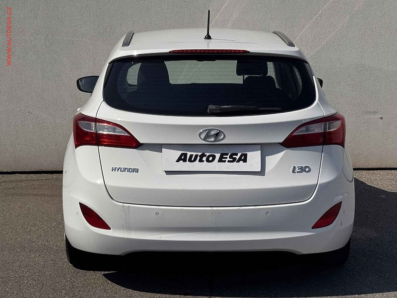 Hyundai i30 (2015) 1.6GDi, 2.maj,ČR, AC, tempo - fotka 5 z 14