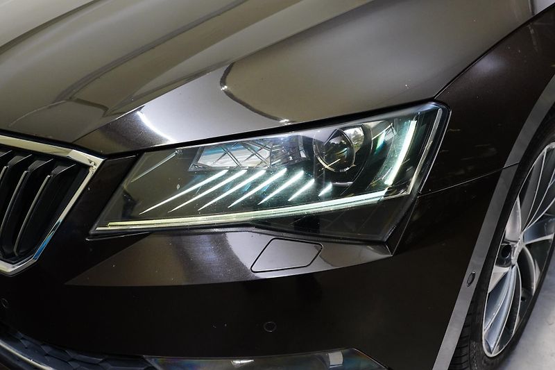 Škoda Superb - fotka 9 z 30