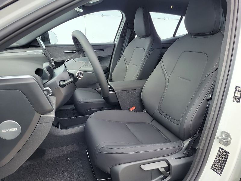 Volvo EX30 CROSS COUNTRY PLUS P8 AWD Elec - fotka 24 z 35