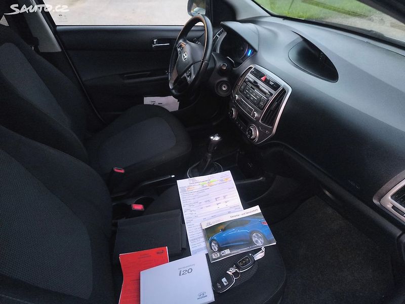 Hyundai i20 1,4,MAX VÝBAVA,100KM,1MAJ50LET - fotka 8 z 28