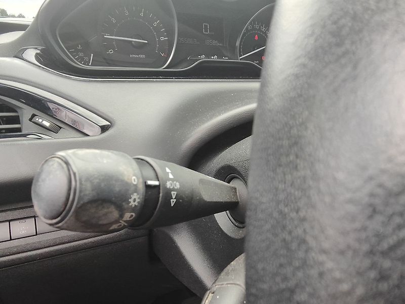 Peugeot 208 1.2 PureTech/Active ČR 1.Majit - fotka 21 z 27