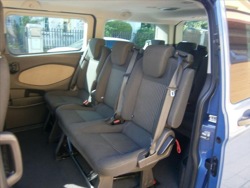 Ford Tourneo Custom 2,2 TDCi  TITANIUM - fotka 18 z 23