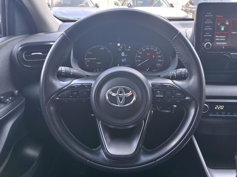 Toyota Yaris COMFORT STYLE 1.5 Hyb. 85 kW - fotka 11 z 27