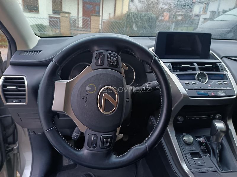 Lexus NX 300h (2019) - fotka 7 z 9