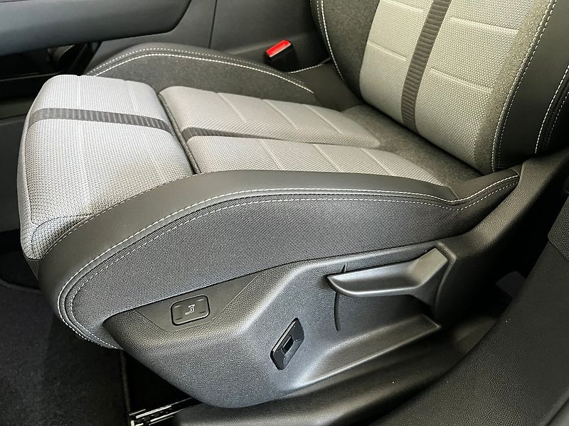 Opel Grandland GS Hybrid 1,2T 145k Automat+ZP - fotka 14 z 30