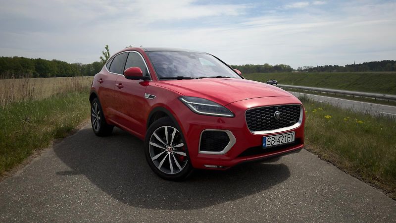 Jaguar E-Pace (2021) 2.0 D200 mHEV AWD R-Dynamic SE - fotka 4 z 9