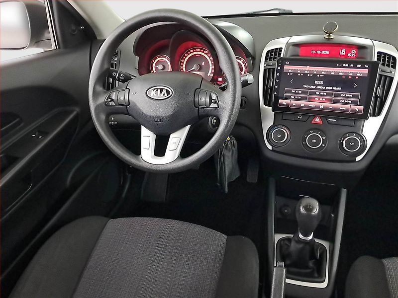 Kia Ceed (2010) 1.4 CVVT, Navi, Park. senzory - fotka 7 z 16