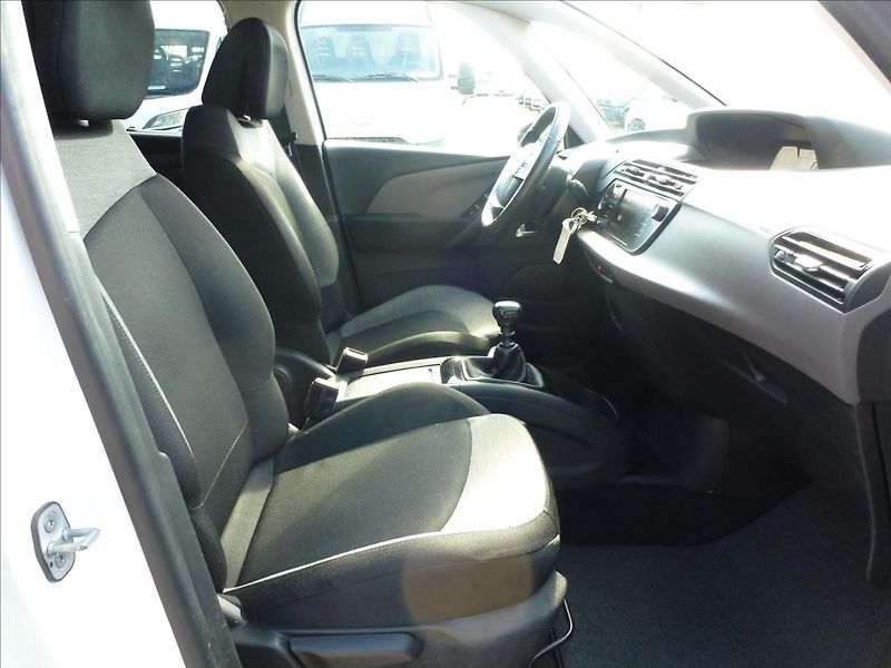 Citroën Grand C4 SpaceTourer 1,2 Pure Tech 130 7míst - fotka 27 z 45