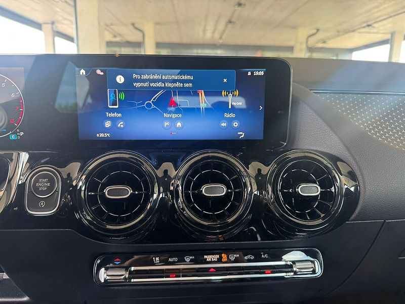 Mercedes-Benz GLA 220 4MATIC - fotka 15 z 20