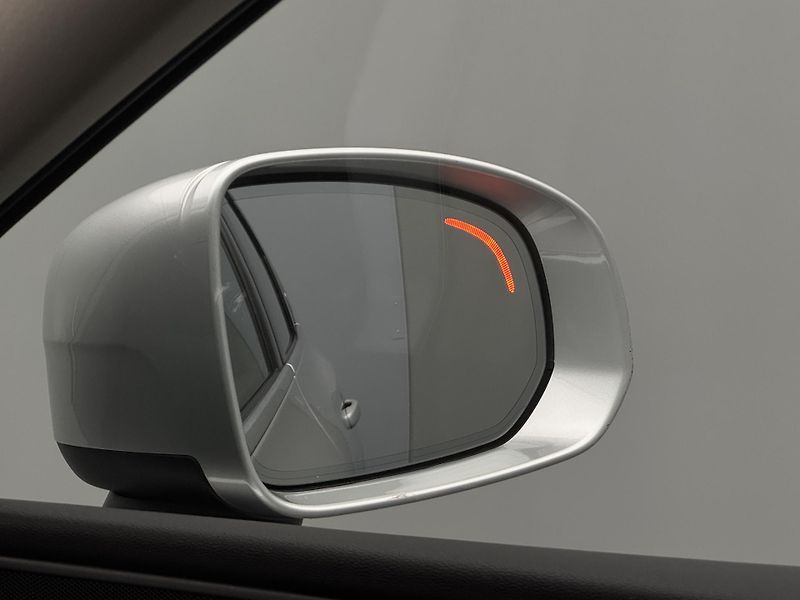Volvo XC60 B4 AWD MOMENTUM PRO REZERVACE - fotka 18 z 43