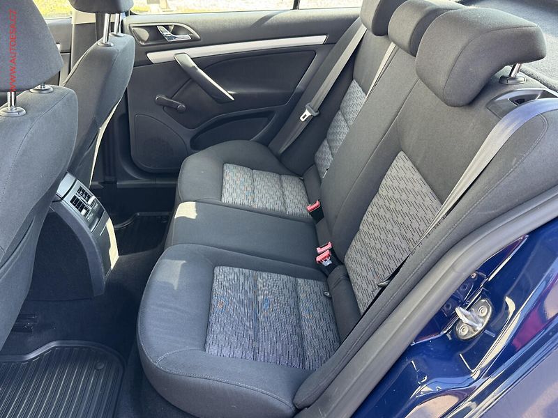 Škoda Octavia (2011) 1.2TSi, 1.maj,ČR, Ambiente - fotka 10 z 15