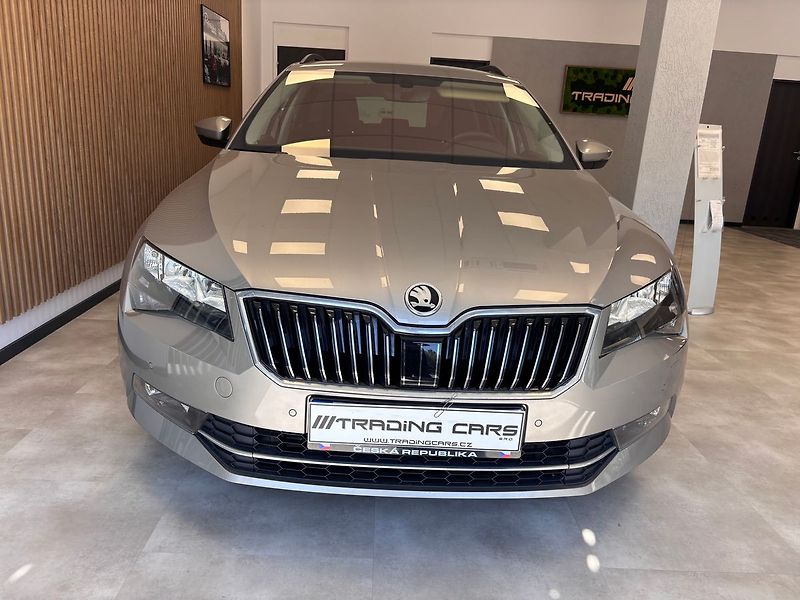 Škoda Superb 2.0 TDI STYLE - fotka 2 z 28