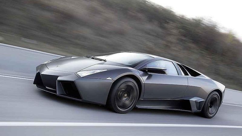 Nadšenec si postavil repliku Lamborghini.