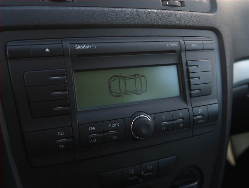 Škoda Octavia (2005) Ambiente 1.6, Serv.kniha - fotka 15 z 16
