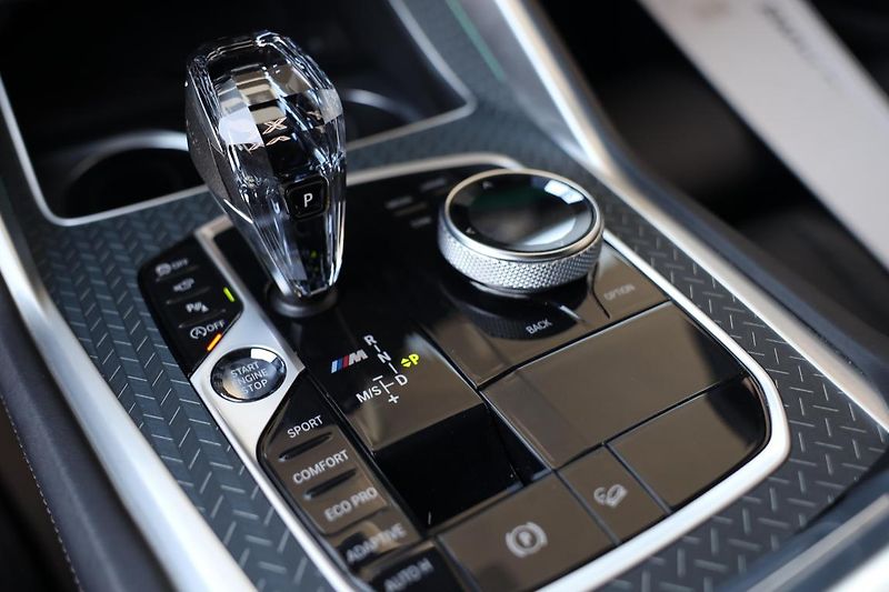 BMW X6 M50i - fotka 13 z 17