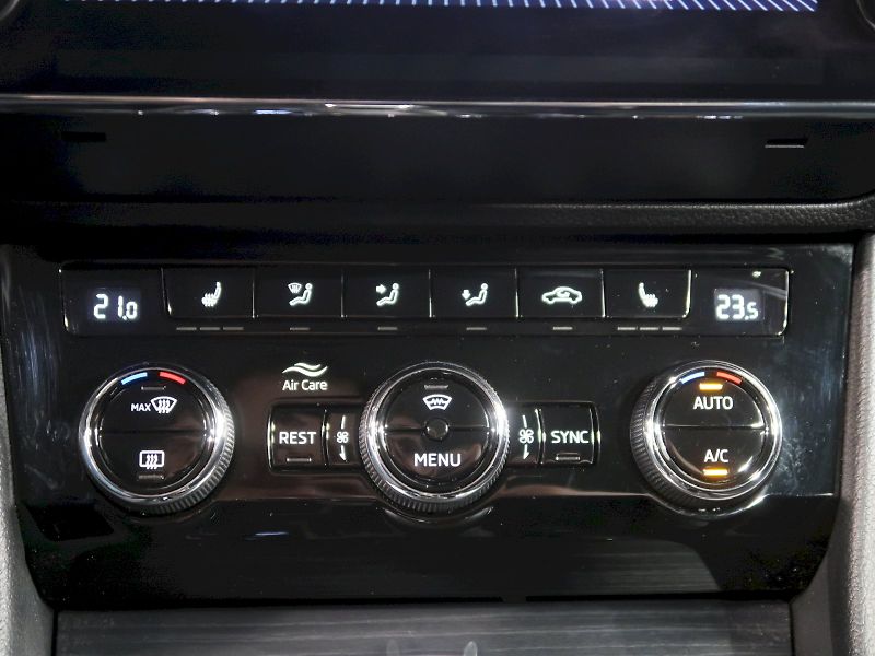 Škoda Superb (2021) STYLE 2.0TDI 147KW 4x4 DSG LED - fotka 27 z 36