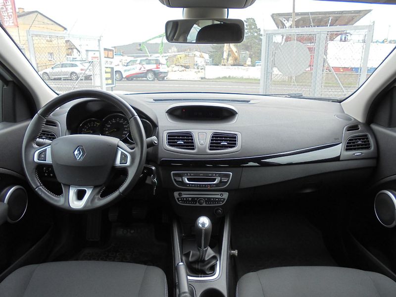 Renault Fluence (2012) 1.6i 16V- DIGIKLIMA- ČR - fotka 9 z 11
