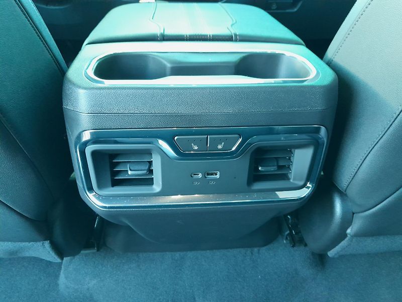 Chevrolet Silverado (2025) 6,2 V8 LPG  High Country  - fotka 27 z 52