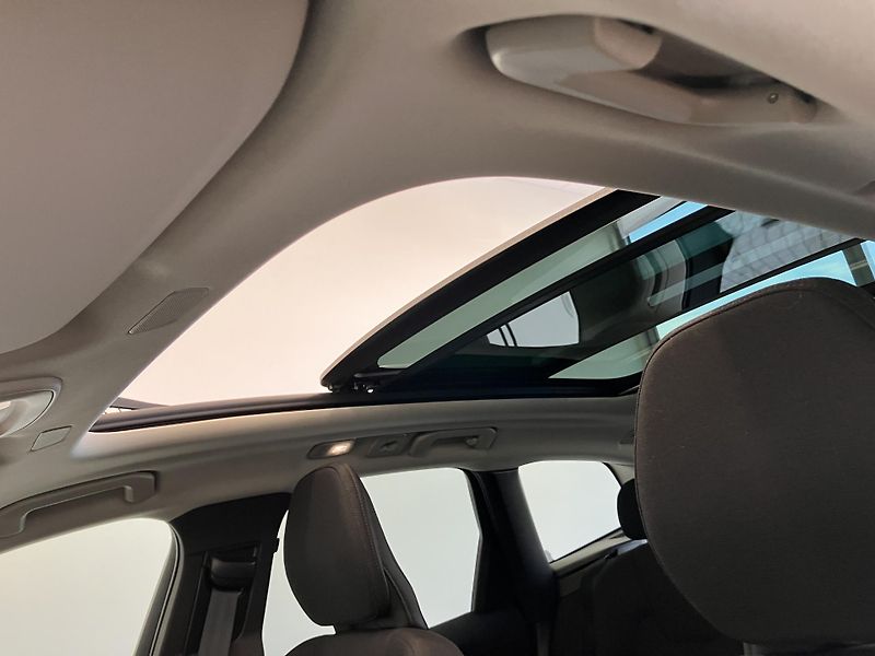 Volvo XC60 B4 FWD Momentum PRO AT8 - fotka 44 z 47