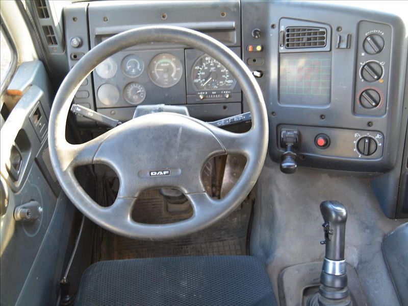 DAF CF 75.320 4X2 - fotka 13 z 23