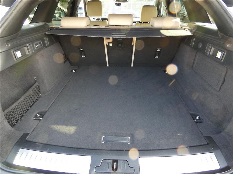 Land Rover Range Rover Velar 3,0 D300 R-Dynamic SE,1maj,ČR - fotka 37 z 44