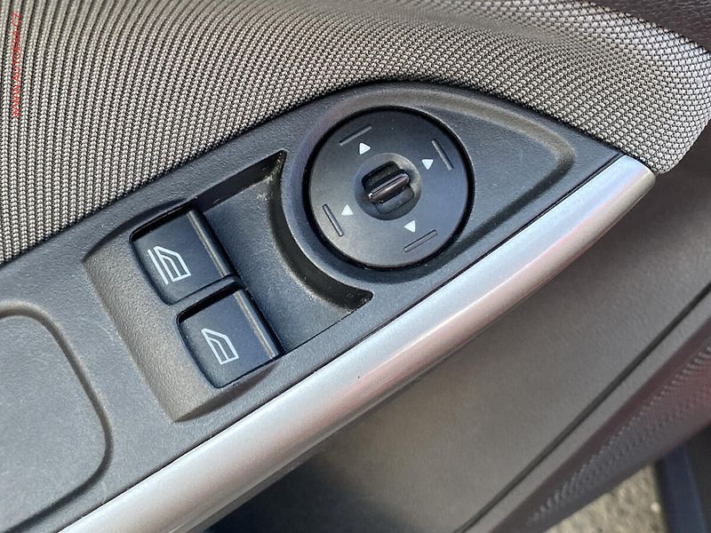 Ford Focus (2012) 1.6i, ČR, AC, park.čidla - fotka 11 z 15