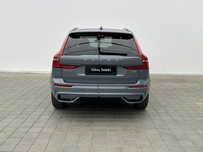 Volvo XC60 2.0 B4 4x4 ULTIMATE - fotka 5 z 31