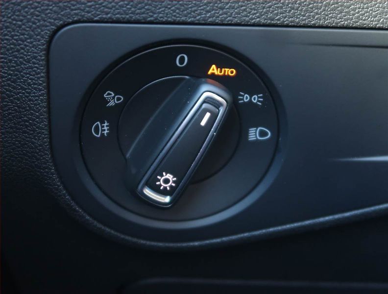 Volkswagen Tiguan (2022) R-Line 1.4 TSI eHybrid - fotka 19 z 27