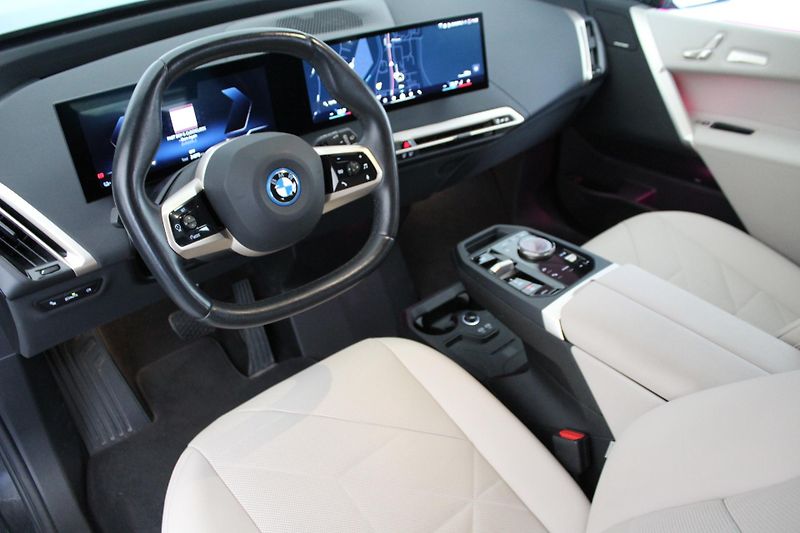 BMW iX xDrive40 - fotka 4 z 29