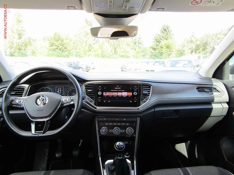 Volkswagen T-Roc (2019) 2.0TDi 4x4, 1.maj,ČR, AC - fotka 8 z 21
