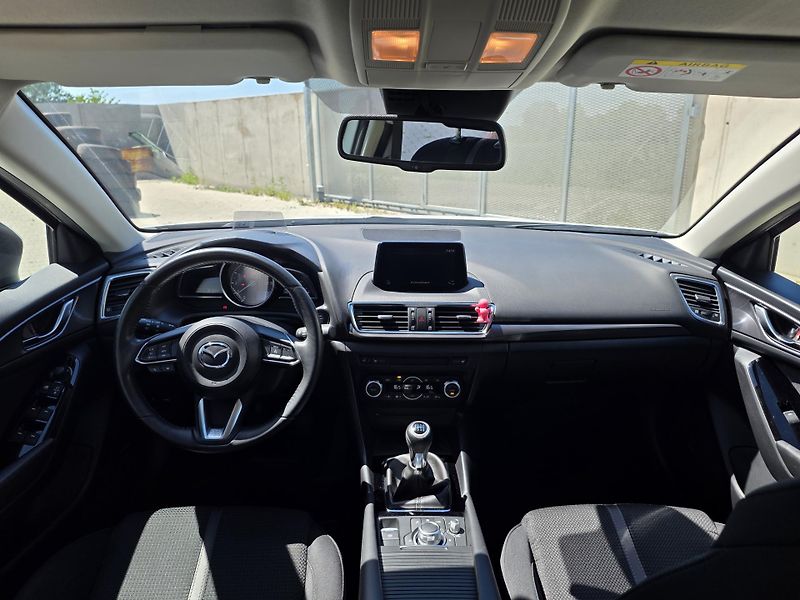 Mazda 3 (2017) Najeto jen 18.000 km !!! - fotka 5 z 9
