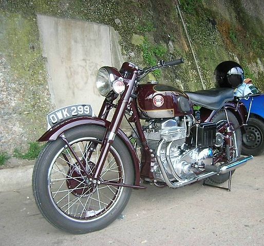 Motocykl Ariel Square Four 1000 Mk II., zdroj: Wikimedia Commons, meriden.triumph. CC BY 2.0