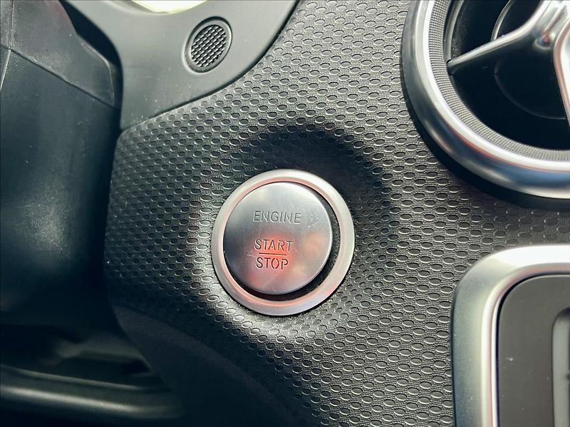 Mercedes-Benz Třídy A 180 d Sport automat - fotka 42 z 45