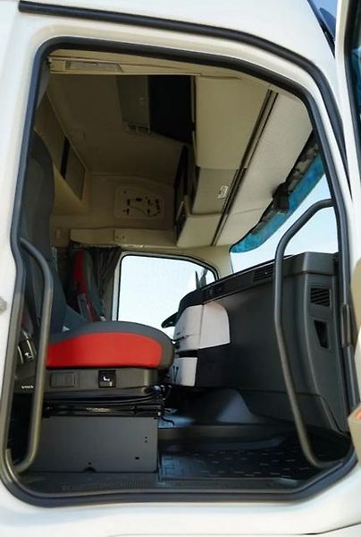 Volvo FH (2019) 500 6x2 shrnovačka EURO 6 - fotka 13 z 21