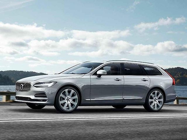 Volvo V90.