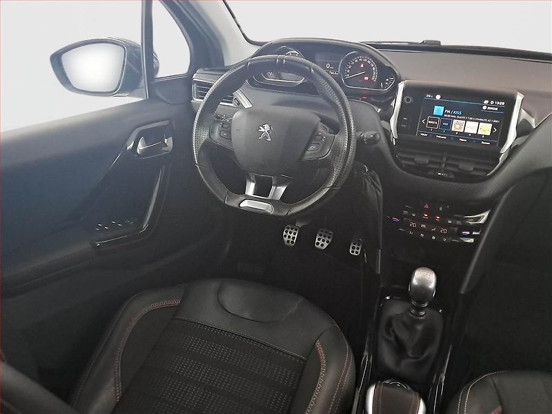 Peugeot 2008 (2019) GT Line 1.2 PureTech, ČR,1.maj - fotka 7 z 20