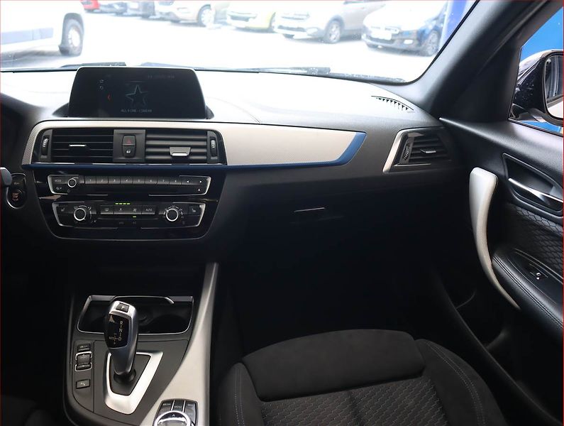 BMW Řada 1 (2018) M Sport 118i, Automat - fotka 8 z 21