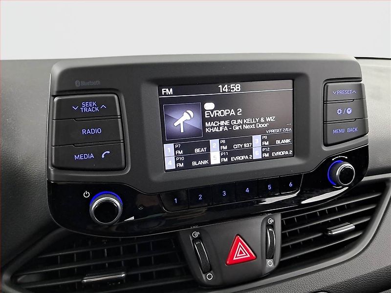 Hyundai i30 (2017) 1.0 T-GDI, Tempomat - fotka 14 z 19
