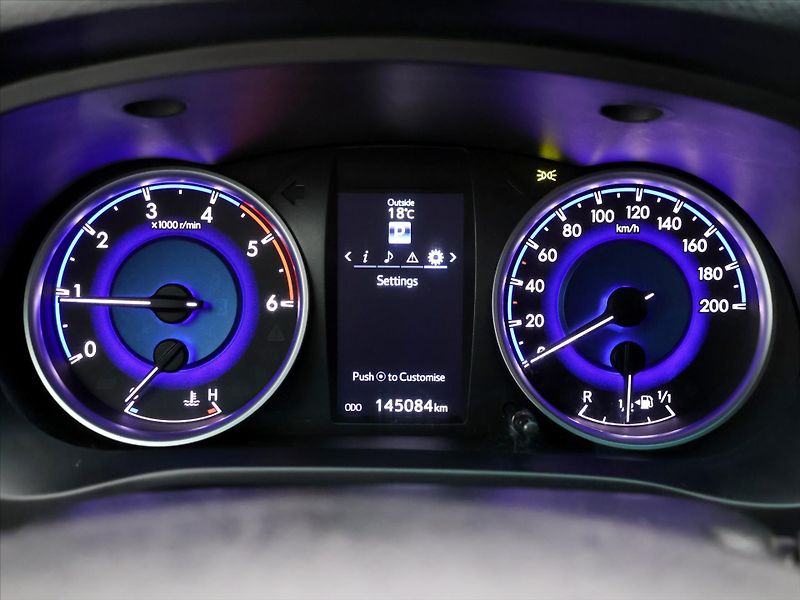 Toyota Hilux 2,4 D-4D 110kW Automat Tažné - fotka 13 z 28