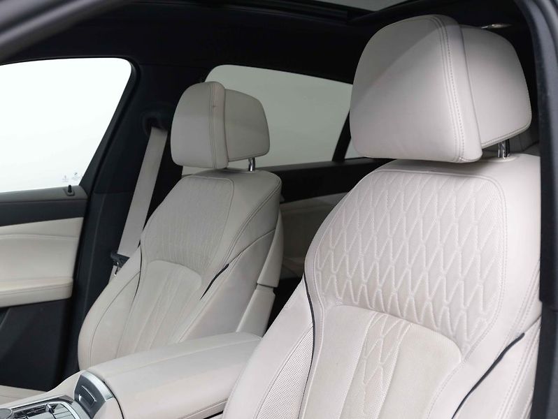 BMW X6 xDrive30d - fotka 19 z 24