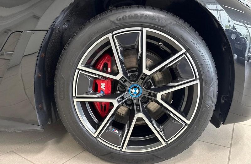 BMW i4 M50 xDrive GC 360k HuD Laser - fotka 13 z 18