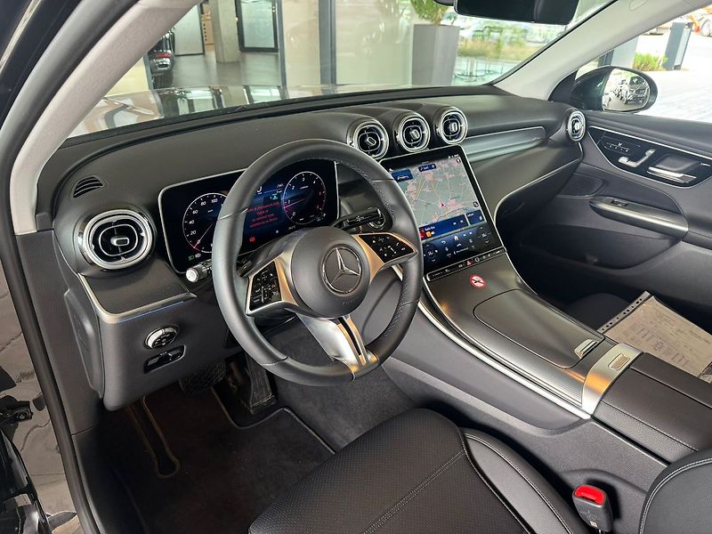 Mercedes-Benz GLC 220d 4MATIC - fotka 12 z 20